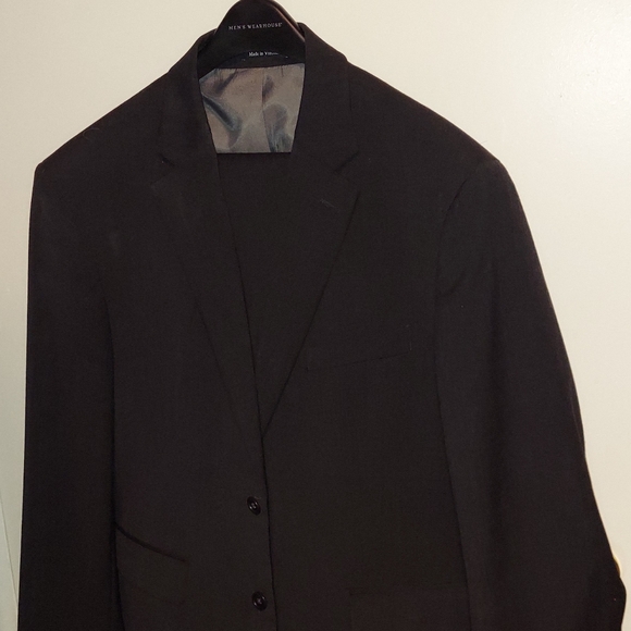 Men's Warehouse-Pronto Uomo wool suit. 44short, 38/30 pants, shirt 17 1/2- 32/33 - Picture 2 of 8